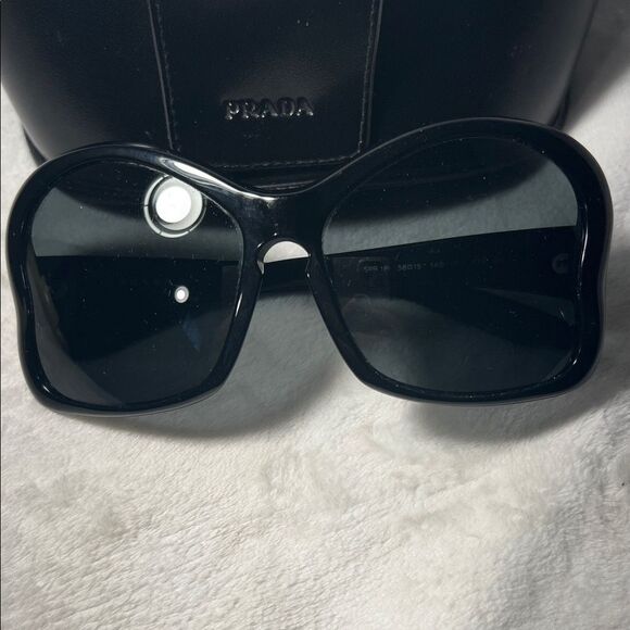 Prada Women's Butterfly Frame Sunglasses SPR 181 Black - COA - Picture 2 of 13